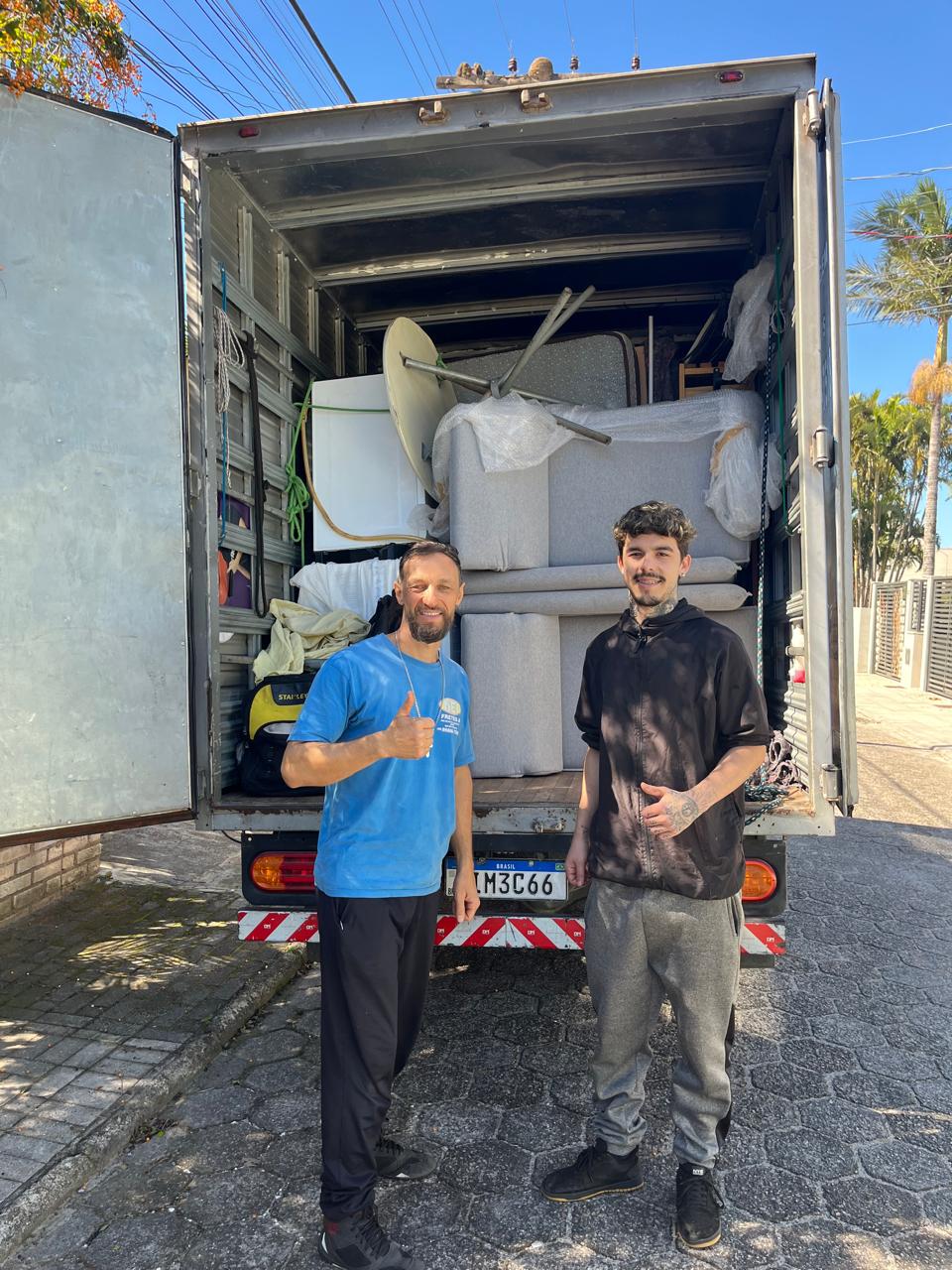 Equipe Nei Fretes pronta para mudanças e fretes